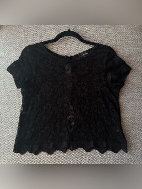 Black Floral Lace Sheer short sleeve top- Medium -peekaboo Back Y2K